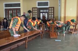 Huy động lực lượng giúp dân sau mưa lũ và phòng chống bão số 8