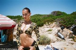 Hậu trường chụp ảnh quảng cáo siêu nóng bỏng của 'chân dài' đắt giá Bella Hadid