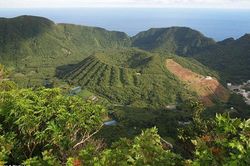 Nhật Bản: Ngôi làng Aogashima kỳ lạ nằm gọn trong miệng núi lửa