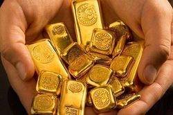 Có 10 lượng vàng, quyết không bán mà vẫn bỏ tiền gom thêm