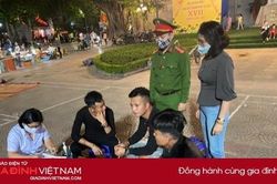 Lập 15 chốt xử phạt người không đeo khẩu trang tại phố đi bộ Hoàn Kiếm