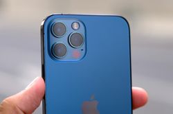 iPhone 12 và iPhone 12 Pro bị đội giá tại Việt Nam trong ngày đầu về nước