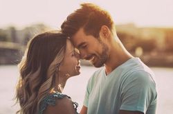 Ba điều người đàn ông yêu bạn thật lòng sẽ luôn làm