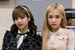 Giữa vô vàn món đồ hấp dẫn, vì đâu Lisa chỉ muốn tặng cho Rosé một sợi dây?