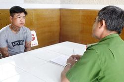 Trấn tiền khách đến lễ tại Miếu bà Chúa xứ Núi Sam