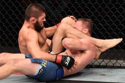 Những khoảnh khắc ấn tượng trong trận Khabib hạ Gaethje