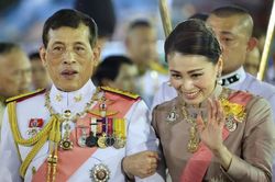 Động thái hiếm thấy của nhà vua Thái Lan