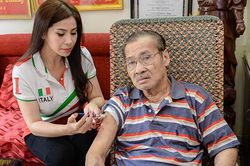 Lý Hương kể việc làm chuyên gia điều dưỡng cho NSND Lý Huỳnh ở năm tháng cuối đời