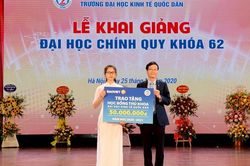 ĐH Kinh tế Quốc dân khai giảng năm học mới: Thủ khoa khối A00 nhận thưởng lớn