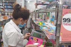 Chỉ đạo tinh giản nội dung không cần thiết để giảm giá sách giáo khoa