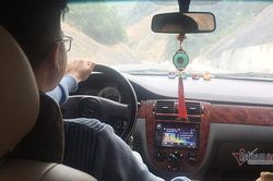 Lần đầu lái xe: Pha 'tẽn tò' khi lái ô tô về quê vợ sắp cưới