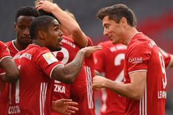 Bundesliga: Bayern tiếp tục 'hủy diệt,' Dortmund thắng derby vùng Ruhr