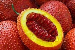 Tác dụng thần kỳ của hạt gấc chị em ít biết