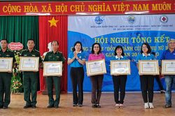 Tổng kết chương trình 'Đồng hành cùng phụ nữ biên cương'