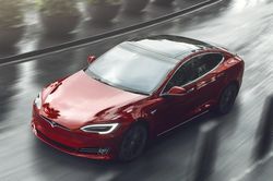 Tesla từ chối yêu cầu triệu hồi xe tại Trung Quốc