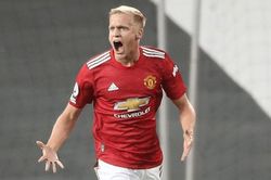 Van Basten: 'Van de Beek phạm sai lầm lớn khi gia nhập MU'