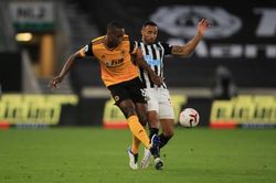 Wolves hòa 1-1 Newcastle tại vòng 6 Premier League 2020