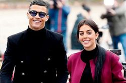 Bạn gái tiền đạo Ronaldo không nhiễm COVID-19
