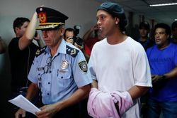 Ronaldinho nhiễm COVID-19