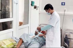 Nướng mực khô bằng cồn, một người đàn ông bị bỏng nặng