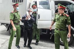 Hai nguyên phó tổng BIDV hầu tòa, gần 100 người được triệu tập