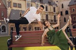 Tung bộ ảnh tuyệt đẹp, Khánh Thi nhắn Phan Hiển: 'Giữ tay em thật lâu'