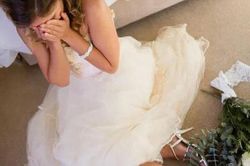 Phát hiện ý đồ hèn hạ của chú rể khi đi rước dâu, cô dâu ân hận chỉ muốn vứt hoa cưới ngay bên vệ đường