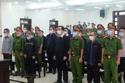 2 cựu lãnh đạo BIDV cùng 10 đồng phạm hầu tòa