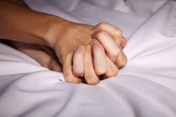 Dương vật bầm tím sau khi làm 'chuyện ấy'