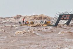 Tránh bão số 9, 26 thuyền viên mất tích do chìm tàu