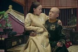 Các phi tần dùng bổng lộc vua ban cho để làm gì?