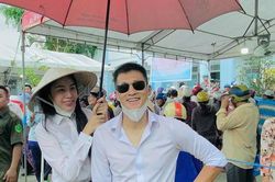 Thủy Tiên, Công Vinh trở lại miền Trung ngay trước cơn bão số 9