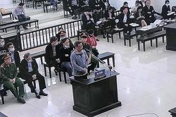 Gây thiệt hại hàng trăm tỷ, ra tòa bị cáo liên tục cười khi khai báo