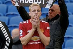 Van de Beek đừng khóc MU, Sergio Ramos ký mới Real Madrid
