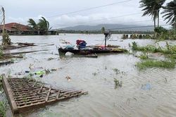Bão Molave tàn phá Philippines, đang vào biển Đông