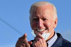 Ông Biden nhầm tên đối thủ Trump thành cựu Tổng thống Bush