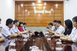 Công ty Cổ phần In Bao bì Khatoco tặng 5.000 cuốn vở cho học sinh vùng lũ miền Trung