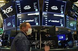 Dow Jones và S&P 500 đạt mức cao kỷ lục trong phiên 25/10