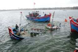 Khánh Hòa: Tàu cá chìm trên biển, 12 ngư dân mất tích