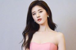 Sự việc hi hữu, Triệu Lộ Tư ăn nhầm… phấn trang điểm nhưng lại bị nghi ngờ mua hot search