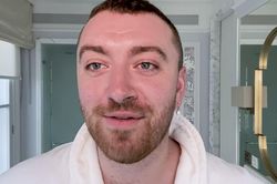 Sam Smith chia sẻ về phẫu thuật cấy tóc