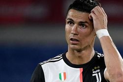 Ronaldo vẫn dương tính với Covid-19, lỡ cơ hội đối đầu Messi