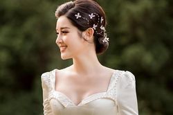 Á hậu Huyền My hóa cô dâu gợi cảm, fan thi nhau giục cưới