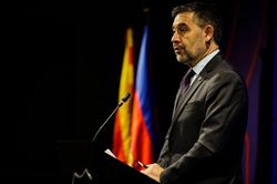 Chủ tịch CLB Barca Josep Maria Bartomeu nộp đơn xin từ chức