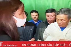 Vợ chồng ca sĩ Thủy Tiên trao hỗ trợ 200 triệu cho hộ chăn nuôi trắng tay sau lũ ở Hà Tĩnh