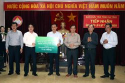 Đồng bào cả nước đồng hành cùng người dân vùng lũ Hà Tĩnh