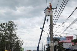 Ứng phó bão số 9: Phú Yên khắc phục hư hỏng để sớm cấp điện trở lại