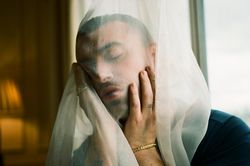Sam Smith chính thức trở lại với full album Love Goes sau 3 năm vắng bóng
