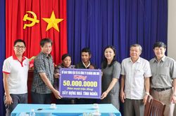 Tặng 2 ngôi nhà tình nghĩa cho đồng bào dân tộc thiểu số