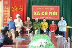 Mai Sơn: Thăm hỏi, tặng quà nạn nhân nhiễm chất độc da cam/dioxin